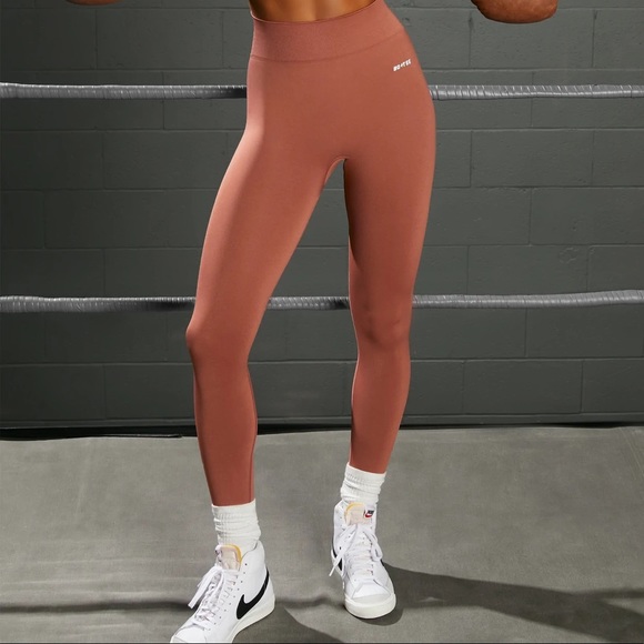 Bo & Tee Surge Curved Waist Seamless Scrunch Leggings - Rust - Small - Picture 3 of 10